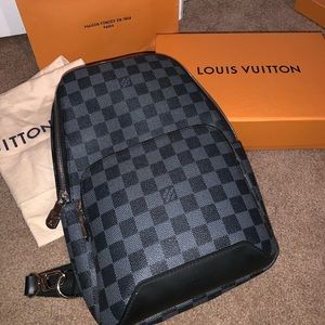 LOUIS VUITTON AVENUE SLING BAG